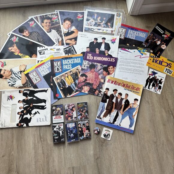 New Kids On The Block VTG Tapes Magazines Button Ticket RARE HUGE LOT Scrapbook - Picture 2 of 16
